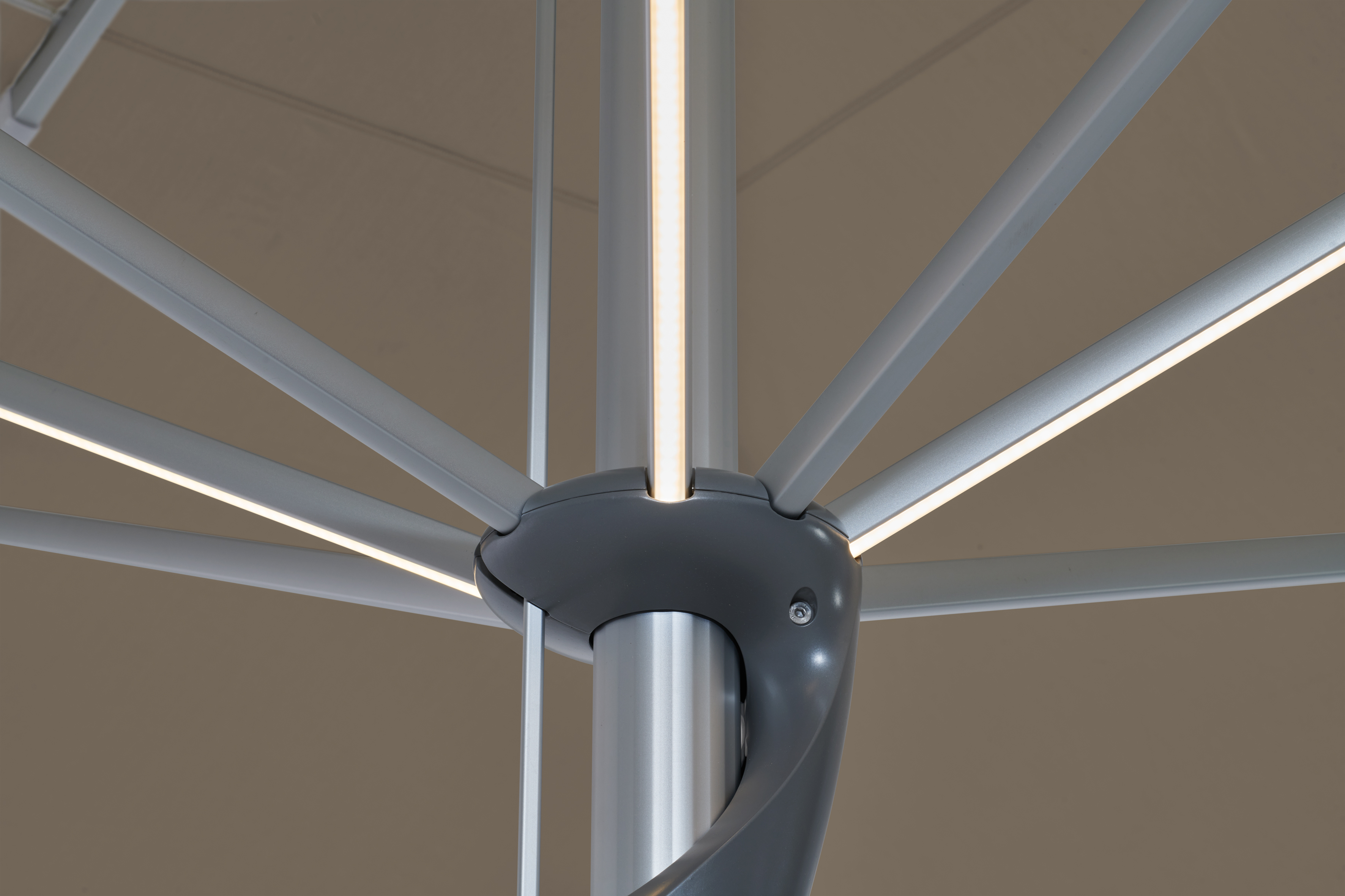 Glatz Osyrion Spot LED, jeu de 4 Lampes sans fil avec télécommande pour  parasol – Jardin-Confort SA